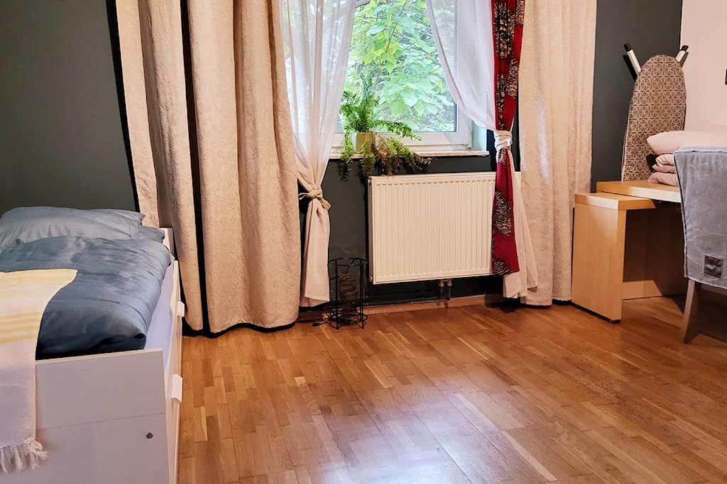 Colourful 2.5 Bedroom With Large Balcony & Garden. Prinzersdorf Exteriér fotografie