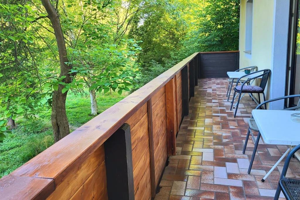 Colourful 2.5 Bedroom With Large Balcony & Garden. Prinzersdorf Exteriér fotografie